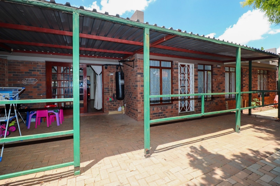 3 Bedroom Property for Sale in Flamwood North West